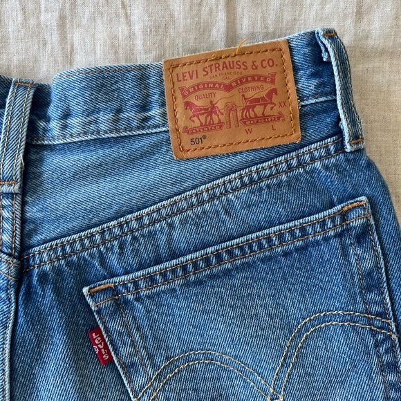 Levi’s 501 cutoff denim shorts - Picture 3 of 3